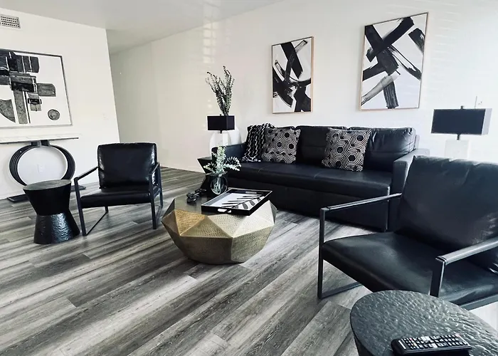 Luxe Biltmore Aparthotel 3*